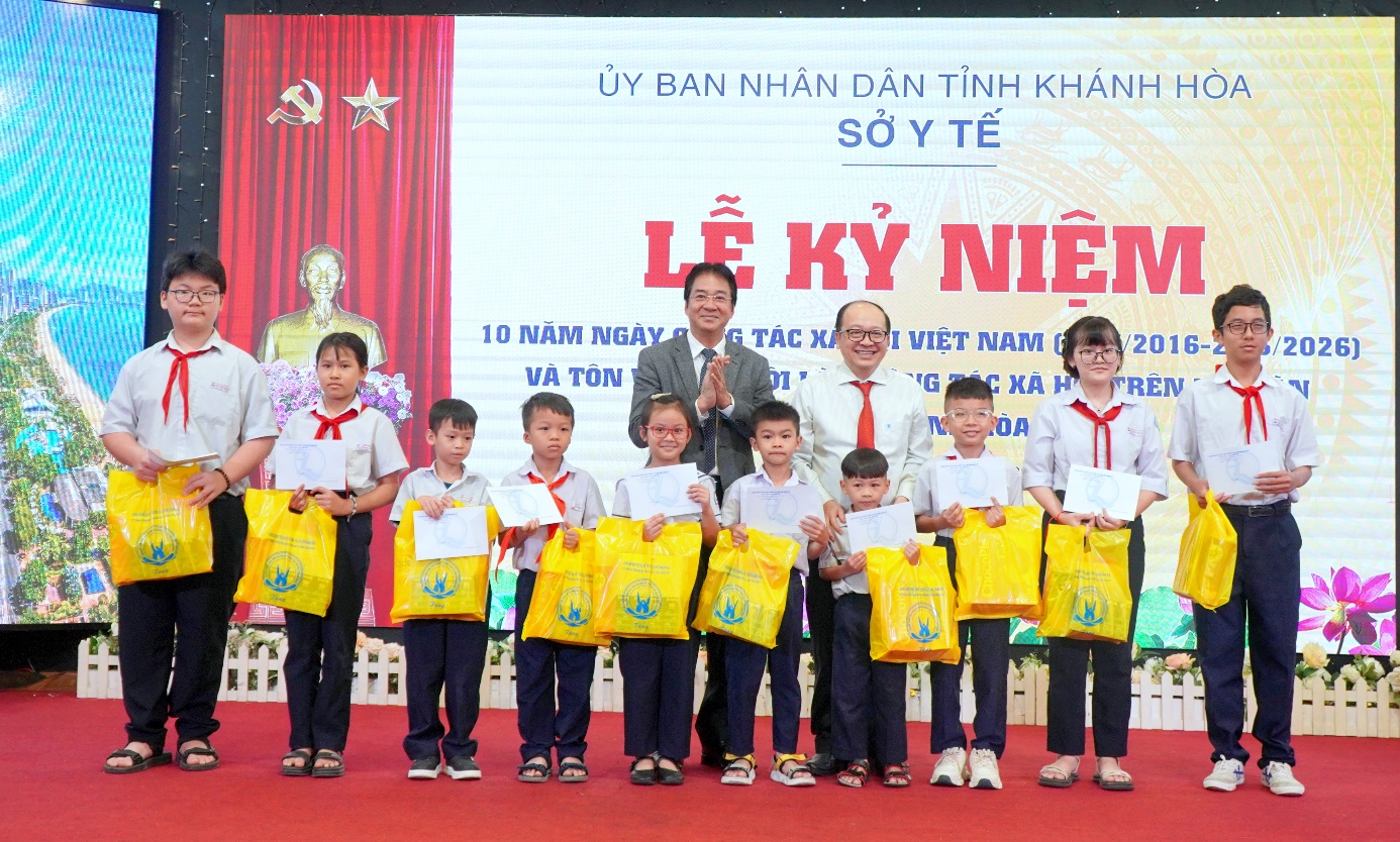 Ngành Y tế Khánh Hòa kỷ niệm 10 năm Ngày Công tác xã hội Việt Nam, tôn vinh người làm công tác xã hội 
